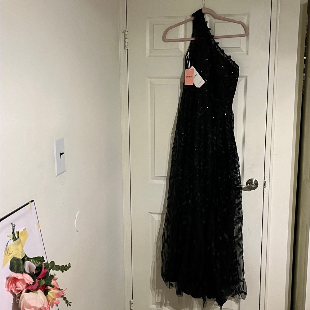 JJs House Elegant Black One-Shoulder Gown